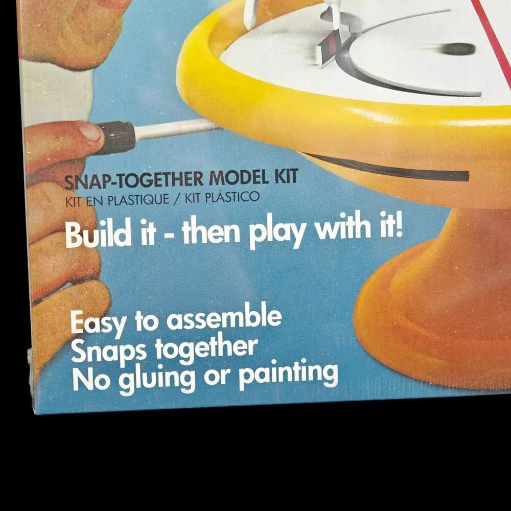 Snoopy Ice Hockey Game Woodstock & Birdbath Snap Plastic Model Kit Atlantis NEW